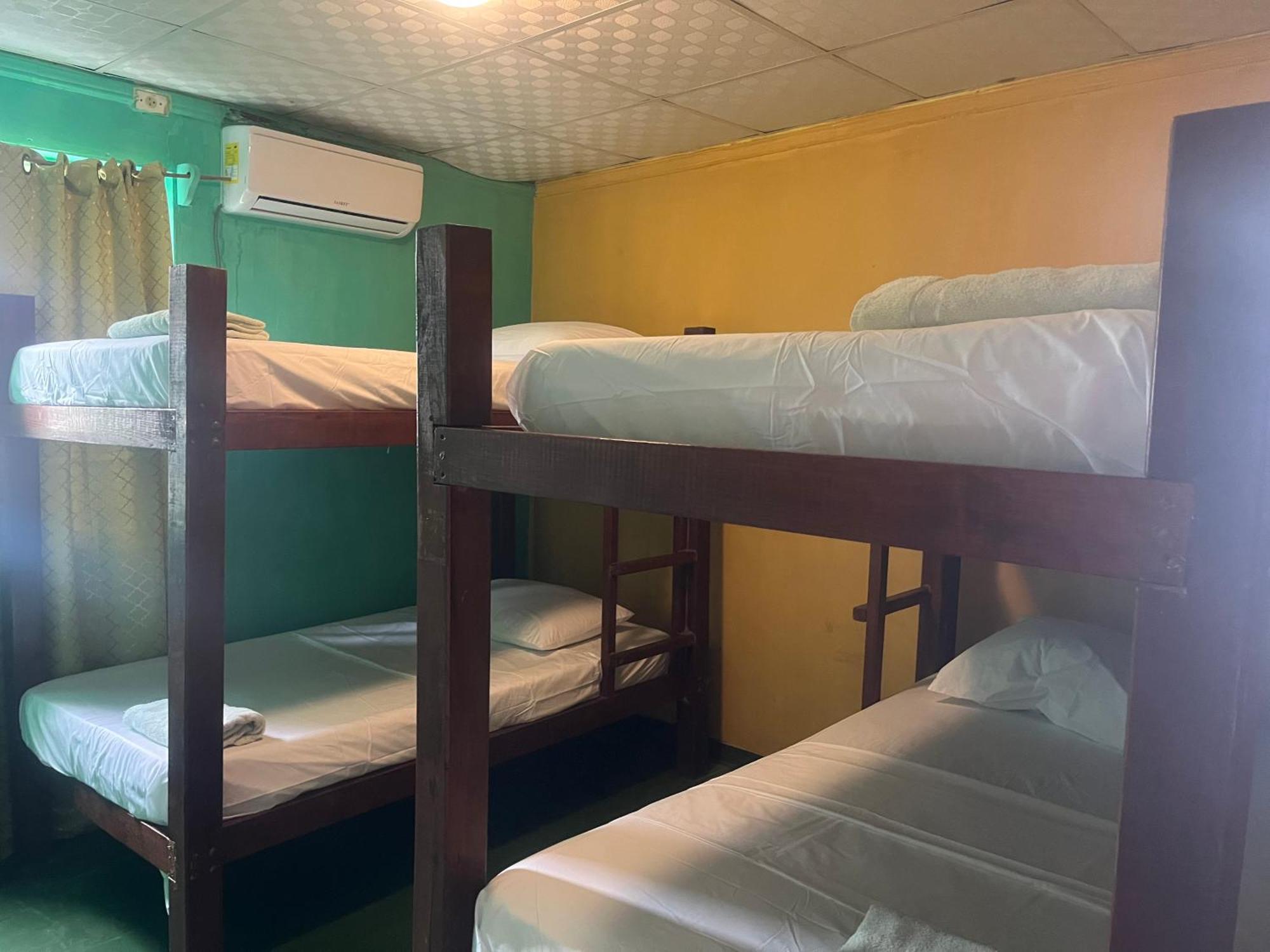 Hostal Cay บาสติเมนตอส ภายนอก รูปภาพ