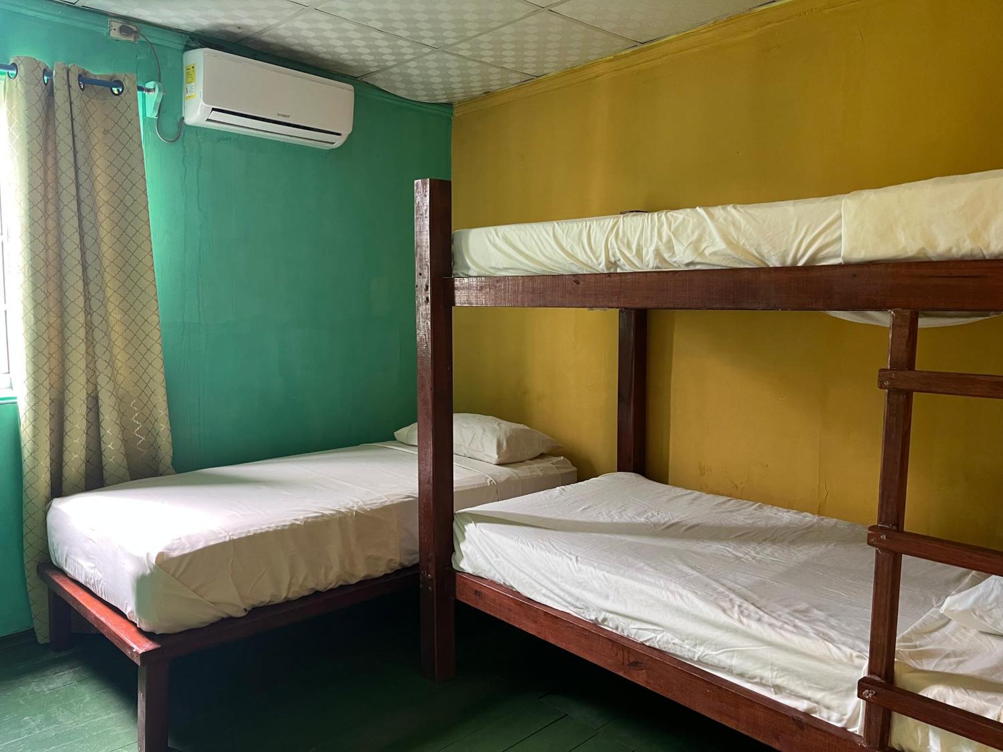 Hostal Cay บาสติเมนตอส ภายนอก รูปภาพ
