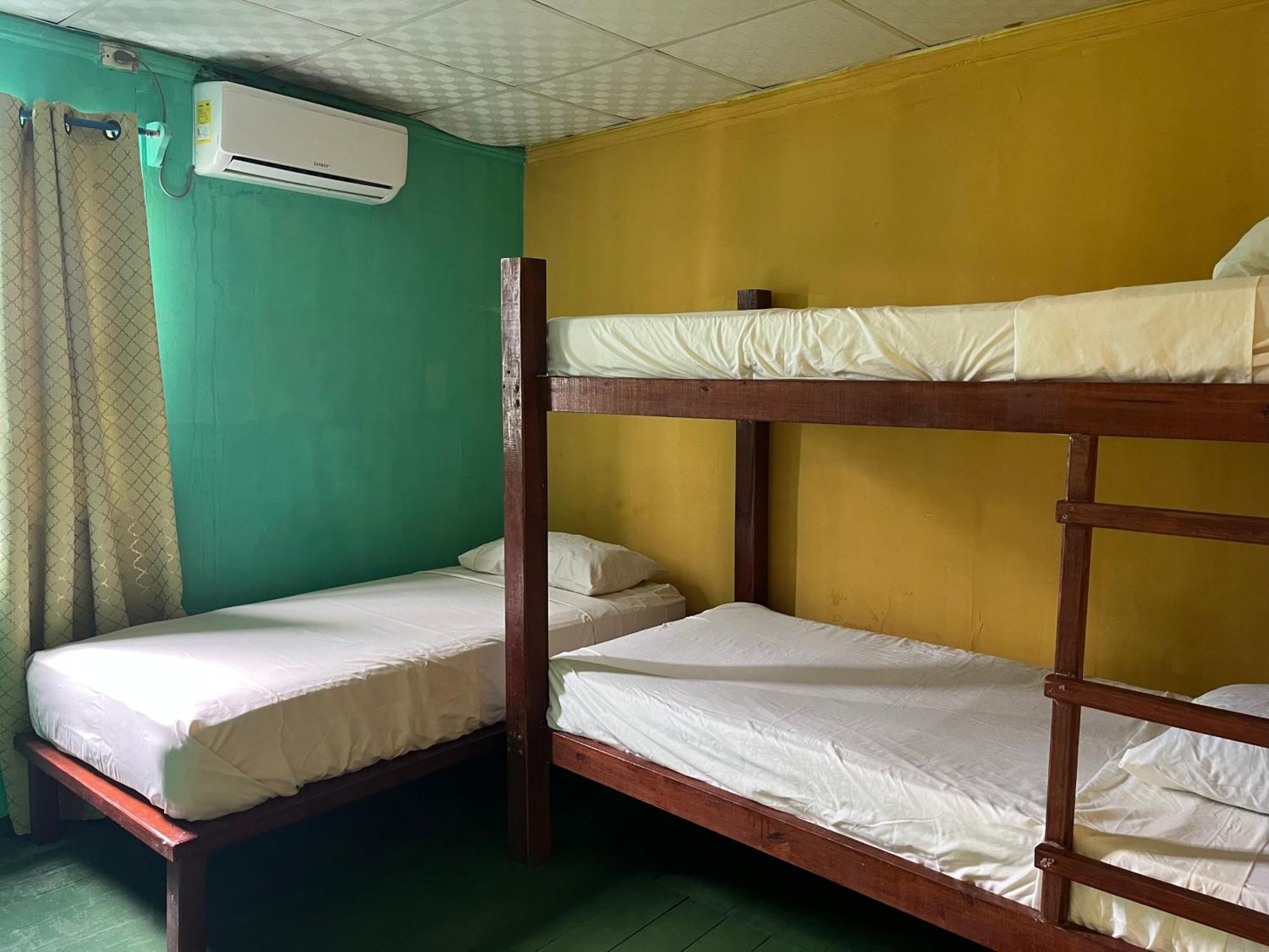 Hostal Cay บาสติเมนตอส ภายนอก รูปภาพ