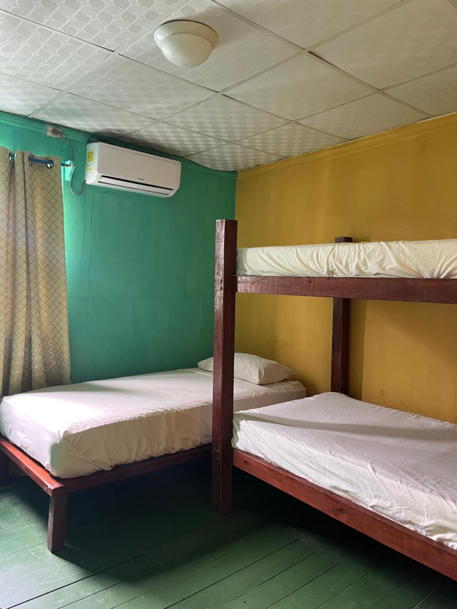 Hostal Cay บาสติเมนตอส ภายนอก รูปภาพ