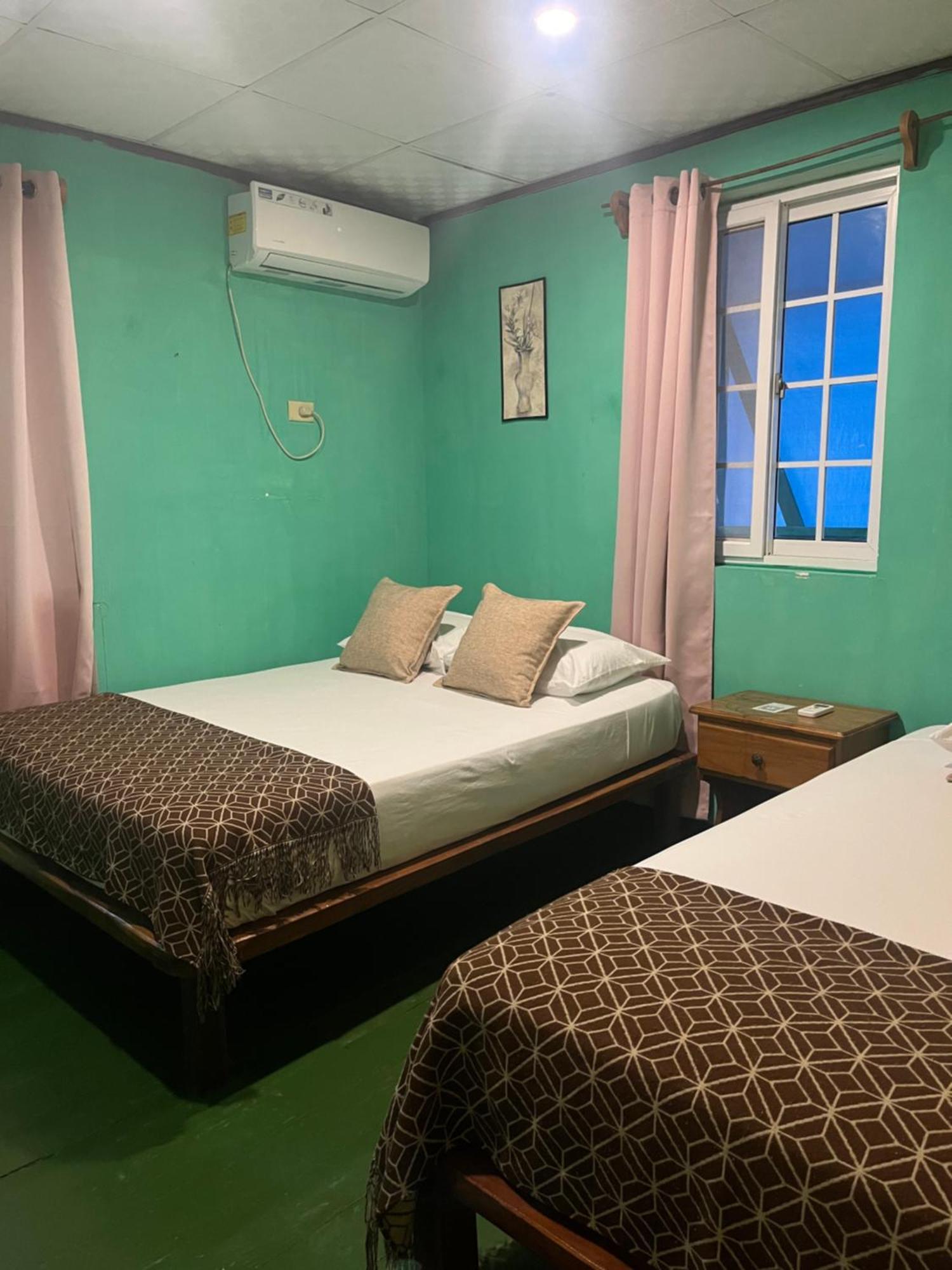 Hostal Cay บาสติเมนตอส ภายนอก รูปภาพ